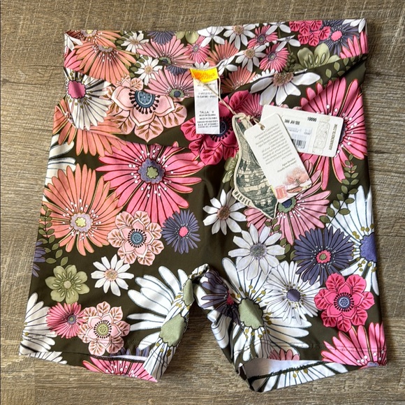 NWT AGUA BENDITA Danai Java Floral Biker Shorts Size M - Picture 1 of 4